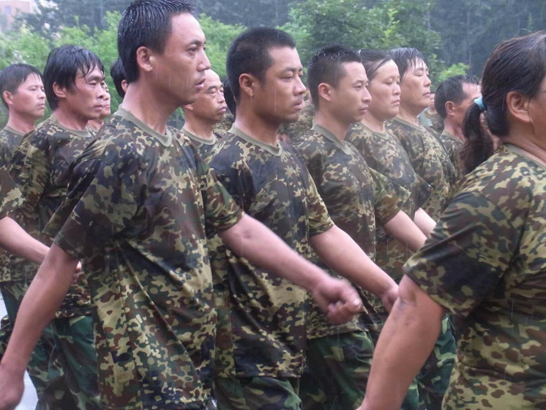 雨中的洗禮-職工全員軍訓